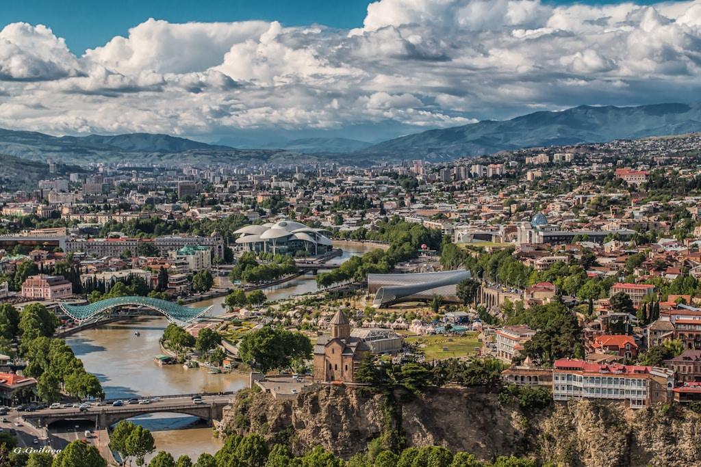 Łaźnie siarkowe w Tbilisi – tradycja balneologiczna w dzielnicy Abanotubani