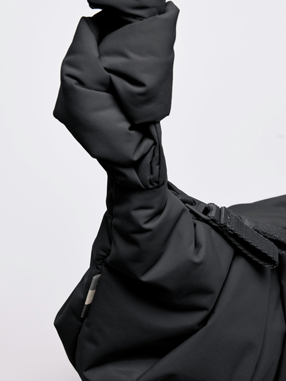 Torba GOT BAG Pleat Moon Bag Small Black