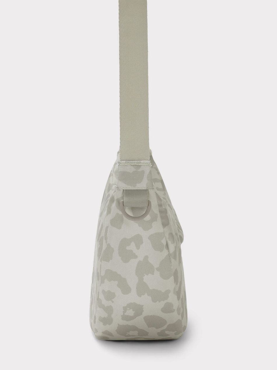 Torba na ramię JOHNNY URBAN Ally Medium Half Moon Bag Sand Leo