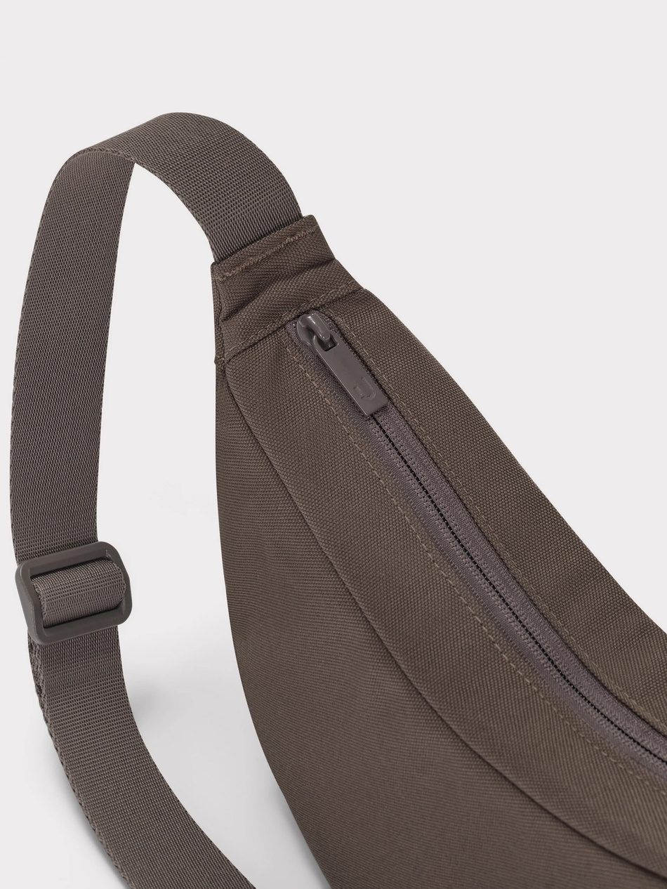 Torba na ramię JOHNNY URBAN Ally Small Half Moon Bag Brown