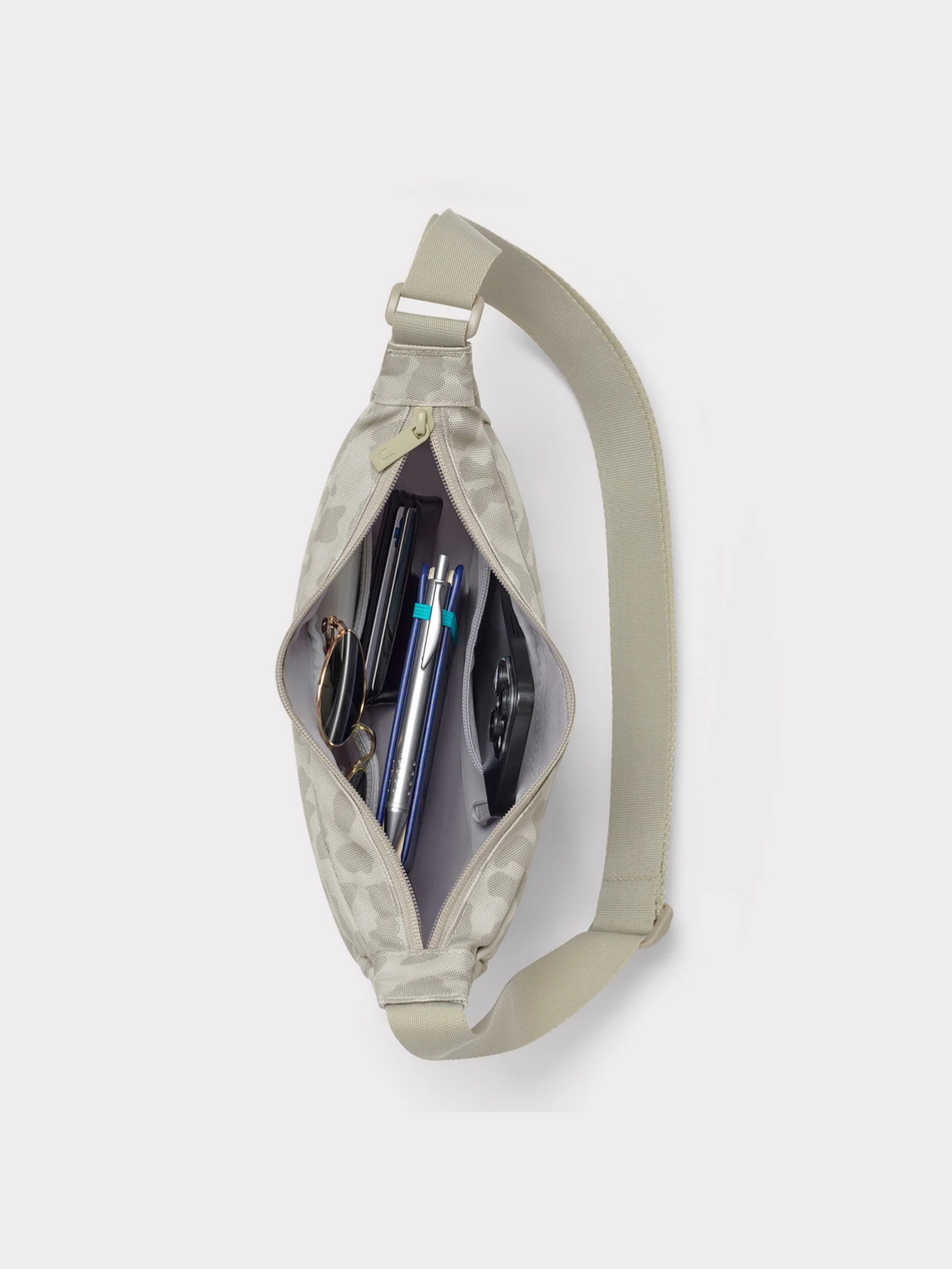 Torba na ramię JOHNNY URBAN Ally Small Half Moon Bag Sand Leo