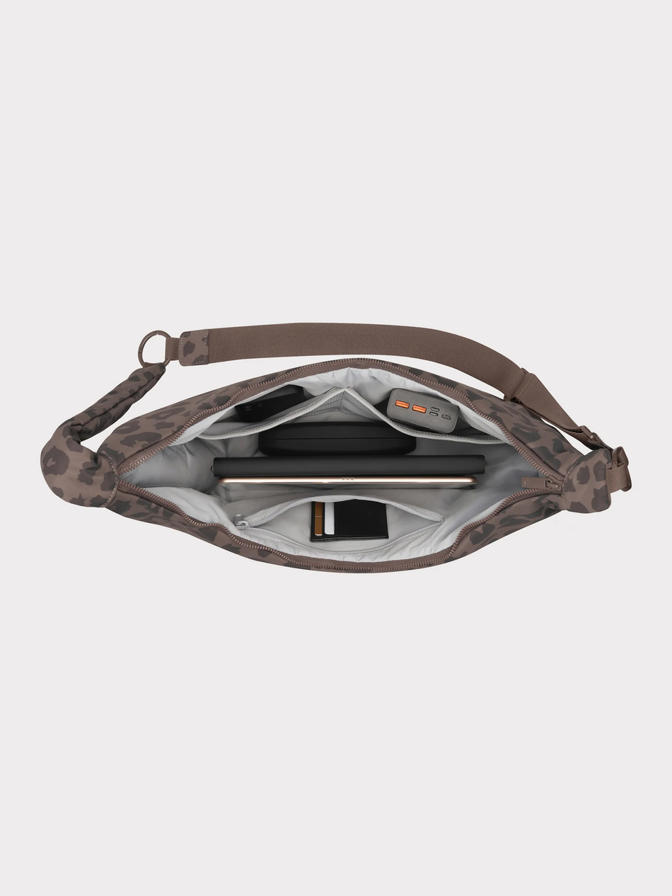 Torba na ramię JOHNNY URBAN Half Moon Bag Lou Large Brown Leo
